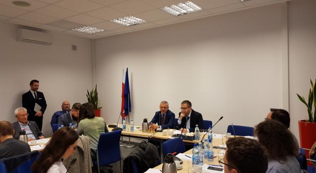 Powiększ obraz: Marek Zagórski Minister Cyfryzacji i Artur Marcinkowski Przewodniczący Grupy ds. dostępności zasobów internetowych